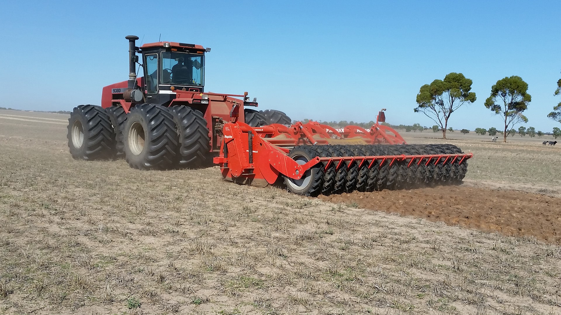 Spading header rows for grass control, improved yields and soil protection (IEA117)